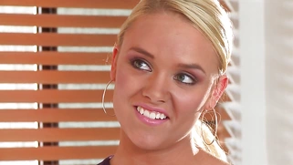 Alexis Monroe oils herself and giving him nice rub down