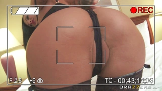 Sexy natural MILF Jezebelle Bond posing for her new fucker