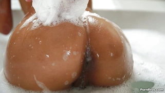 Lucky dude gets to wash Chloe Amour down in bath