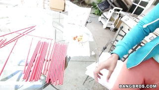 Harley Dean showing us how her mouth can be wide