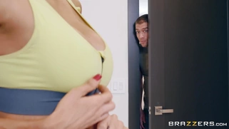 Blonde Courtney Taylor gives blowjob to Xander Corvus