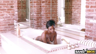 Sarah Banks caught her stepbro jerking on her pictures