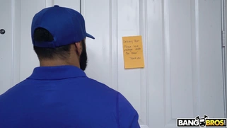 Lexi Luna caught the delivery guy spying on her