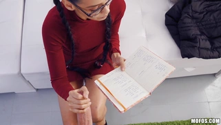 Latina Andreina Deluxe is sucking cock for cash