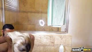 Busty Sarai Minx gets banged in the bathtub