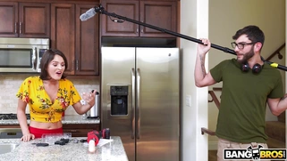 Krissy Lynn gets her pussy drilled by the fucking machine