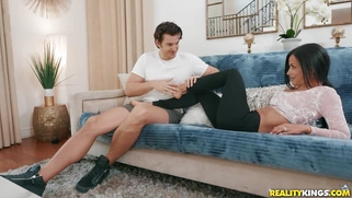 Billie Star seduced the guy with her ass