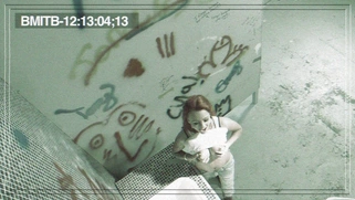 Kinky redhead Billie Rai spies on a hot peeing dude