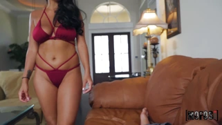 Sofi Ryan gives nice blowjob in POV