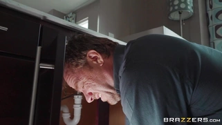 Alura Jenson gets pussy pounded standing in the shower