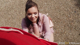 Tourist Sofia Lee is sucking the royal guard's big cock