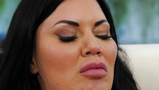 Jasmine Jae enjoys getting her slit tongued