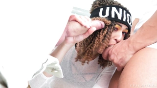 Russian Emily Thorne is sucking two big cocks