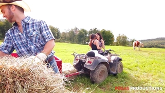 Leena Rey and Amanda Belucci in 3way outdoors