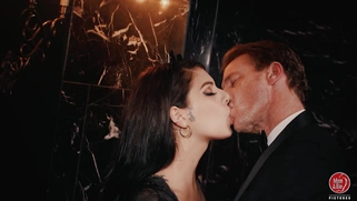 Latina Gina Valentina guzzles the cock