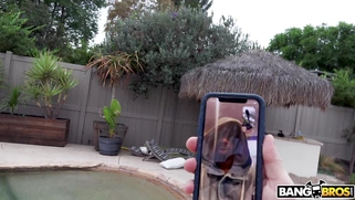 Riley Star gets her clit rubbed with the vibrator outdoors