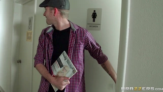 Sunny Lane masturbates in the girls bathroom and does a selfie