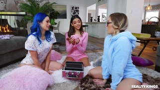 Harmony Wonder, Katie Kush and Jewelz Blu play lesbo games