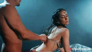 Tia Cyrus gives masterful blowjob