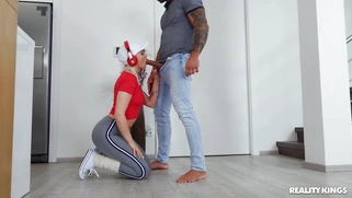 Marilyn Sugar demonstrates her blowjob skills