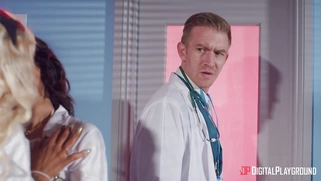 Alyssia Kent and Brooklyn Blue play lesbo games on the bench