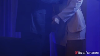 Aidra Fox gives masterful blowjob