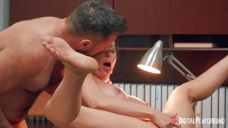 Bigtit Alexis Fawx gets pussy nailed on the desk