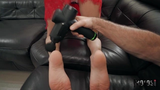 Blonde Kiara Cole gets her feet worshipped