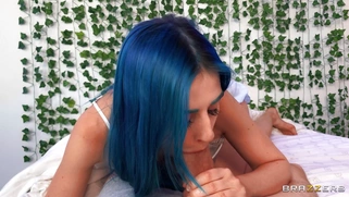 Jewelz Blu gives masterful blowjob in POV