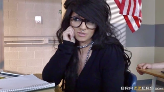 Tia Cyrus blows her PE teacher as he's giving his lecture