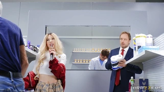 Kenzie Reeves starts masturbating in the pharmacy