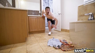 Valentina Jewels takes the shower and shows off her big ass