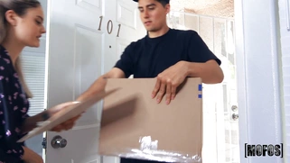 Lexie Fux is dildoing her pink pussy