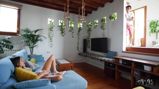 Mysweetapple is dildoing her pussy on the chair