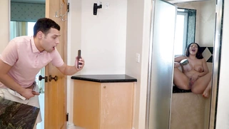 Valentina Jewels is playing with her pussy in the shower