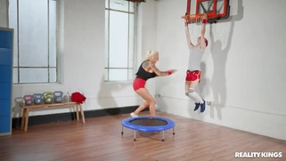 Sophie Anderson gives hot blowjob to Jordi