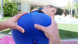 Mia Malkova stretches out outside in a sexy workout outfit