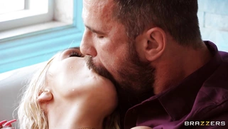 Kendra Sunderland and Manuel Ferrera have the nice time in the bathtub