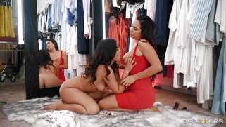 Karlee Grey gets her pussy tongued by Kendra Spade