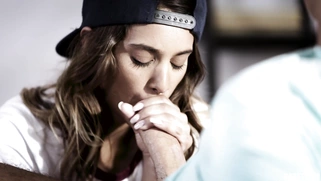 Uma Jolie is sucking the big cock