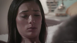 Jaye Summers gets her trimmed pussy licked