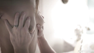 Jaye Summers shakes her butt on the hard rod