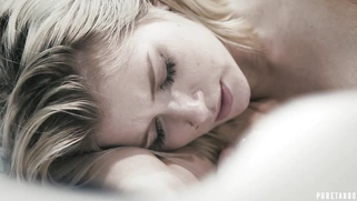 Arya Fae lying on her side got pussy railed