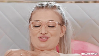 All natural Emily Right anally rides the hard cock