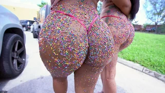 Rose Monroe and Lilith Morningstar flaunt their big asses outdoors