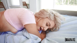 Sia Lust gets her pussy penetrated from behind