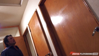 Euro babe Lea Lexis fingering her cunt in the toilet