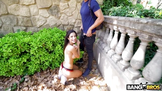 Natasha La Piedra is sucking Alberto Blanco's big cock outdoors