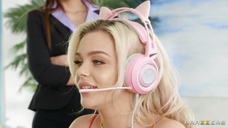 Kimber Woods gets fucked by Desiree Dulce with the strap-on