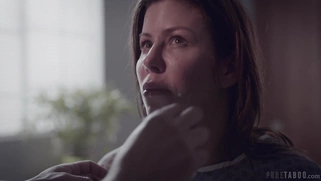 Alexis Fawx gets cumshot in her mouth